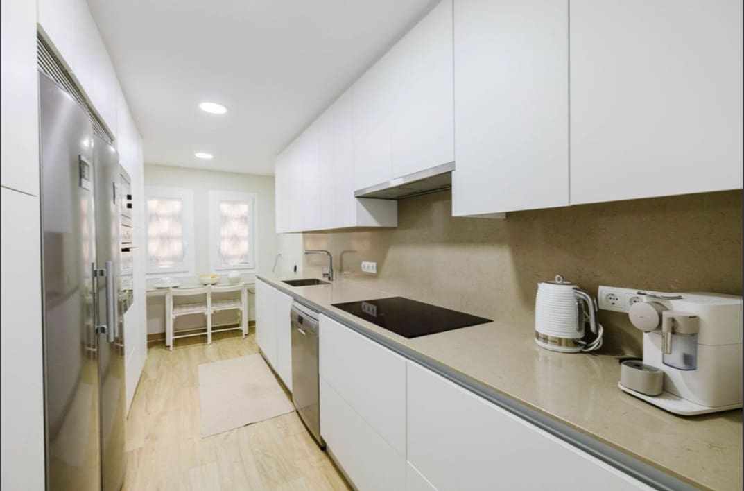 Apartamento de 2 habitaciones en Estepona en venta con piscina garaje - 398.000 € (Ref: 10149328)