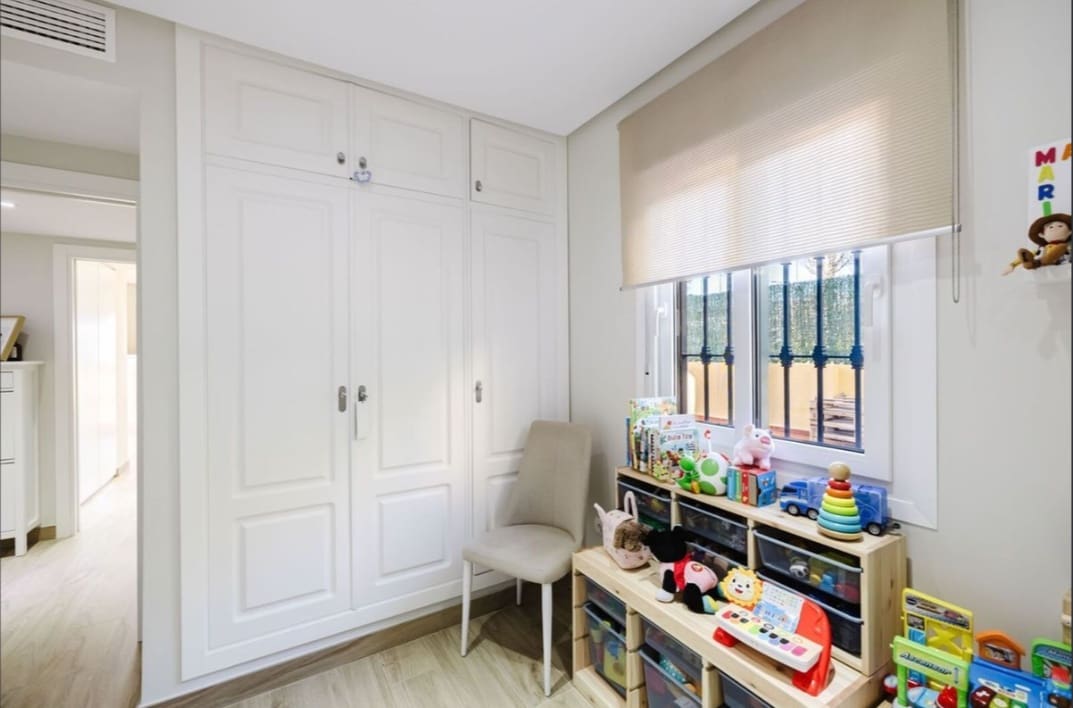 Apartamento de 2 habitaciones en Estepona en venta con piscina garaje - 398.000 € (Ref: 10149328)