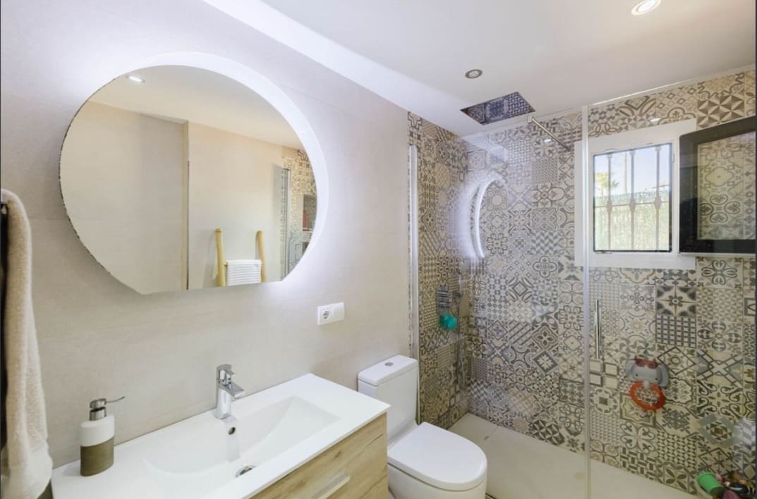 Apartamento de 2 habitaciones en Estepona en venta con piscina garaje - 398.000 € (Ref: 10149328)