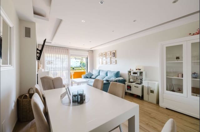 Apartamento de 2 habitaciones en Estepona en venta con piscina garaje - 398.000 € (Ref: 10149328)