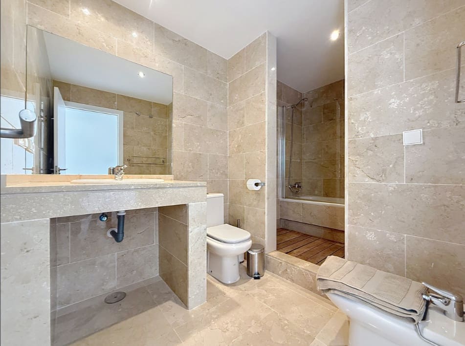 2 soverom Penthouse til salgs i Manilva med svømmebasseng garasje - € 305 000 (Ref: 10150109)
