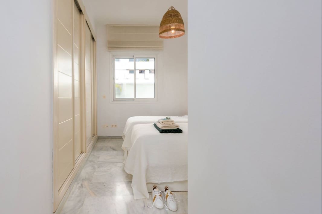 Apartamento de 2 habitaciones en Estepona en venta con piscina garaje - 285.000 € (Ref: 10150111)