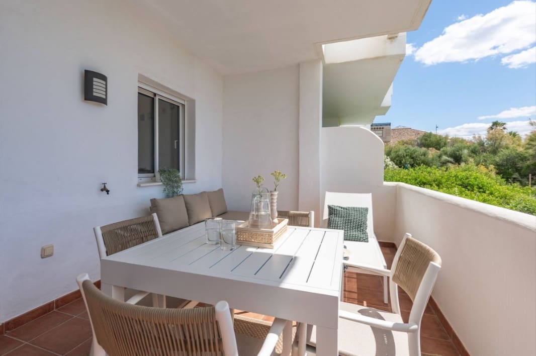 Apartamento de 2 habitaciones en Estepona en venta con piscina garaje - 285.000 € (Ref: 10150111)