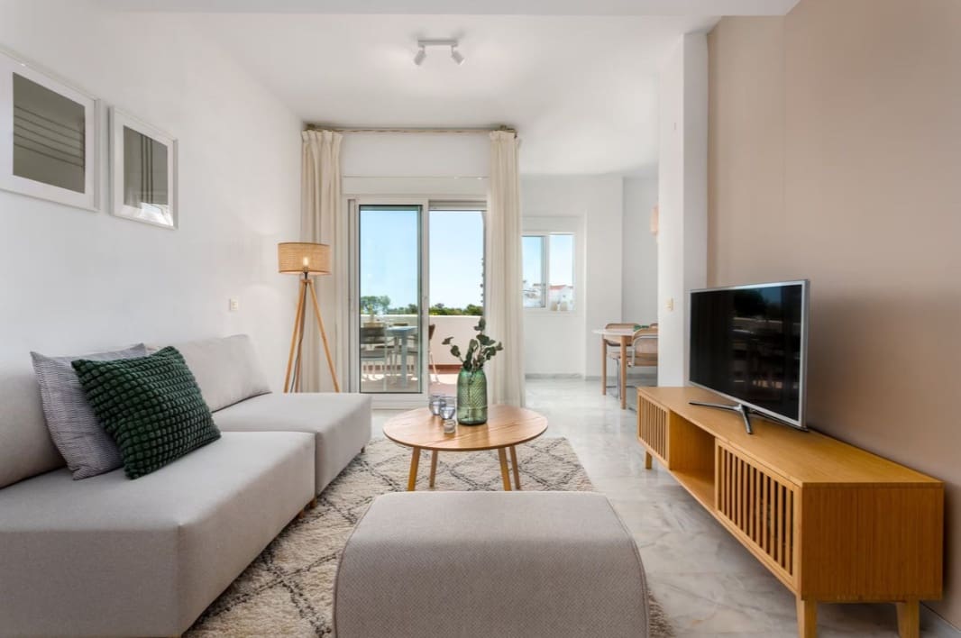 Apartamento de 2 habitaciones en Estepona en venta con piscina garaje - 285.000 € (Ref: 10150111)
