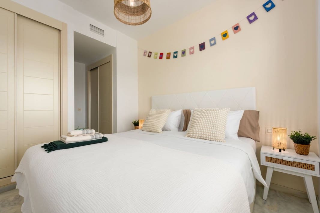 Apartamento de 2 habitaciones en Estepona en venta con piscina garaje - 285.000 € (Ref: 10150111)