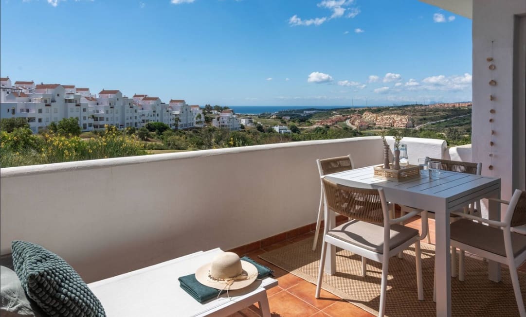 Apartamento de 2 habitaciones en Estepona en venta con piscina garaje - 285.000 € (Ref: 10150111)