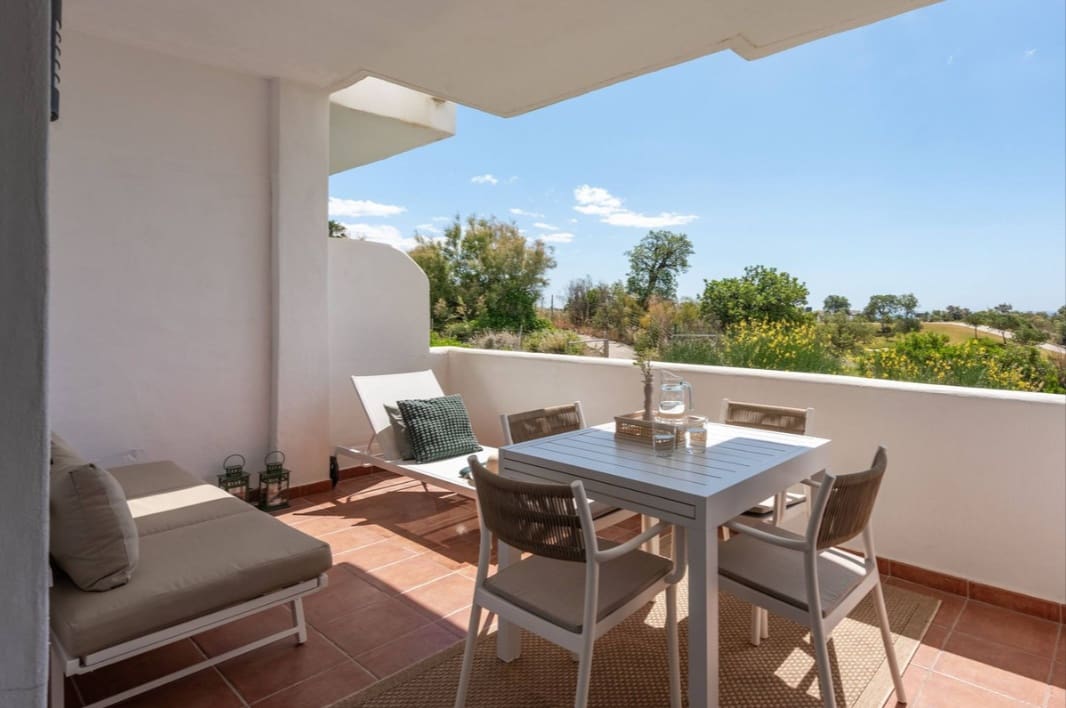 Apartamento de 2 habitaciones en Estepona en venta con piscina garaje - 285.000 € (Ref: 10150111)