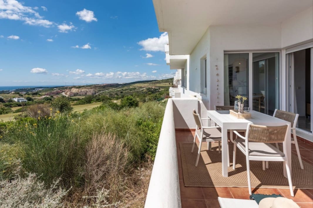 Apartamento de 2 habitaciones en Estepona en venta con piscina garaje - 285.000 € (Ref: 10150111)
