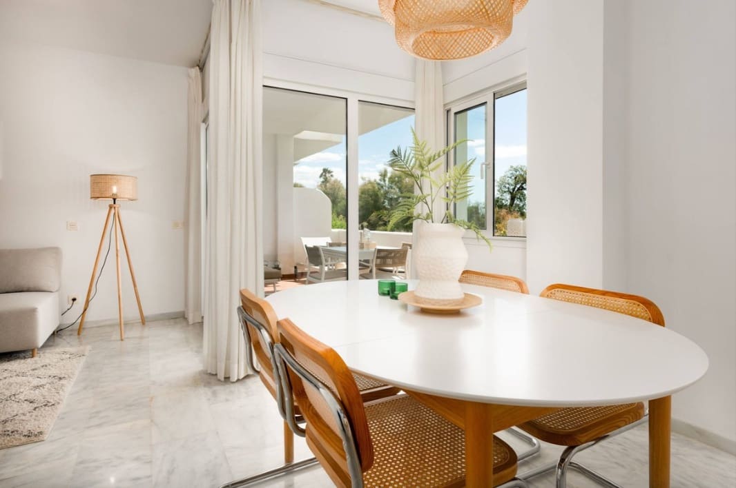 Apartamento de 2 habitaciones en Estepona en venta con piscina garaje - 285.000 € (Ref: 10150111)