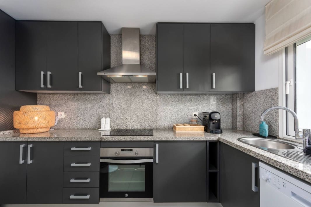 Apartamento de 2 habitaciones en Estepona en venta con piscina garaje - 285.000 € (Ref: 10150111)
