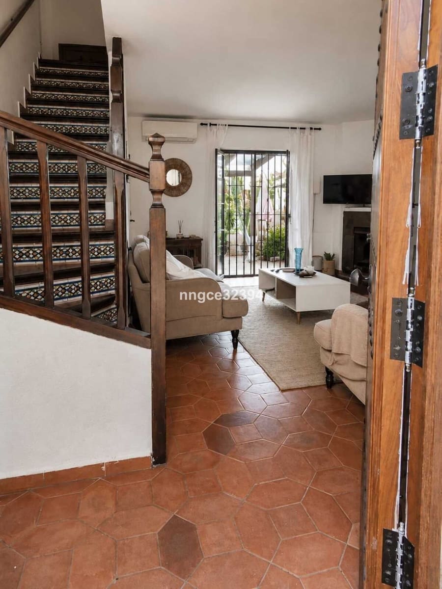 2 makuuhuone Paritalo myytävänä paikassa Nueva Andalucia mukana uima-altaan - 499 000 € (Ref: 10153900)