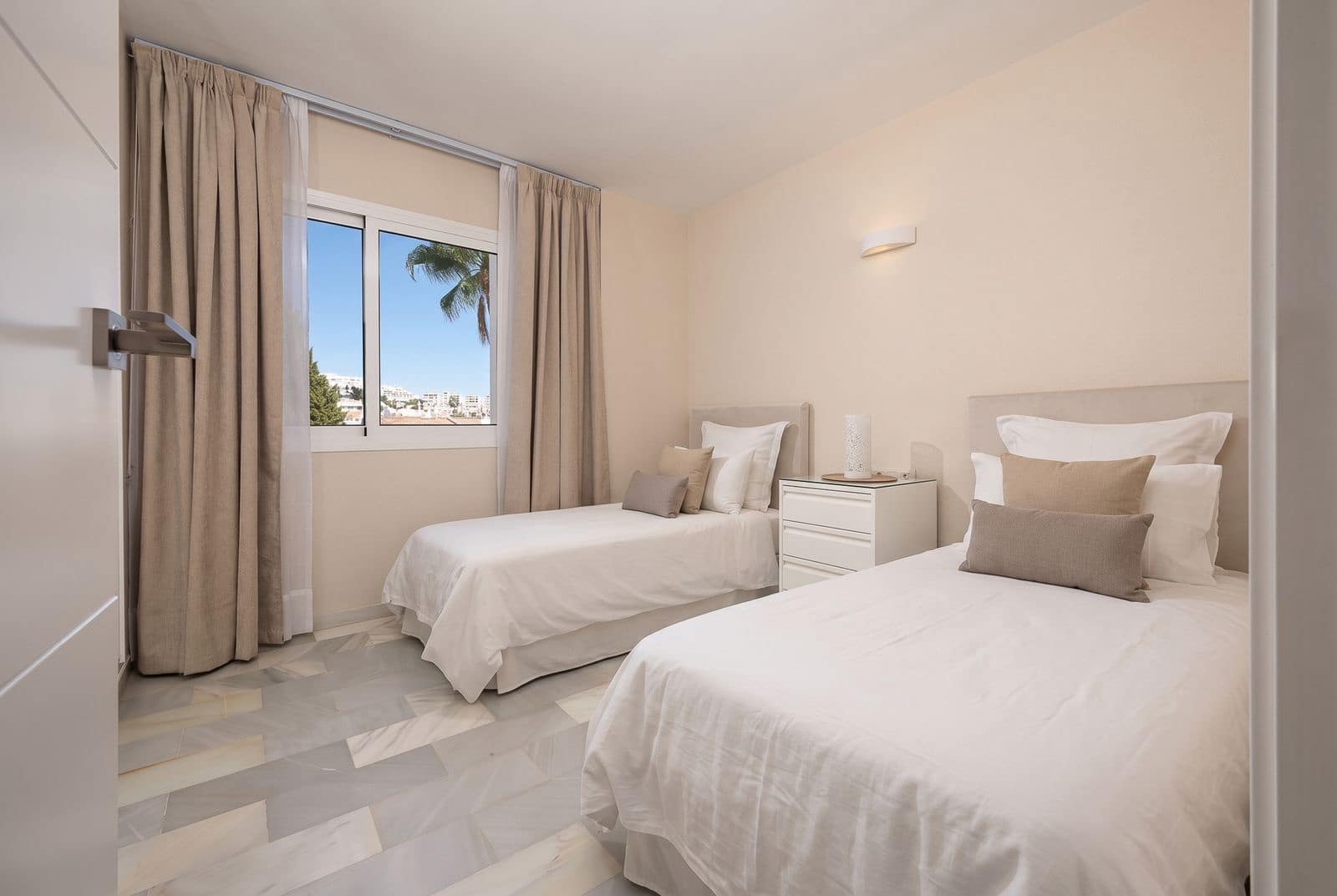 3 chambre Appartement à vendre à Riviera del Sol avec piscine garage - 425 000 € (Ref: 10154025)