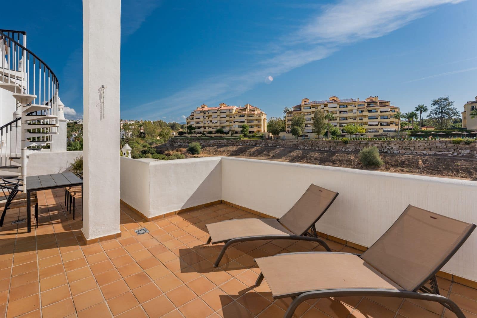 2 quarto Penthouse para venda em Estepona com piscina garagem - 435 000 € (Ref: 10154044)