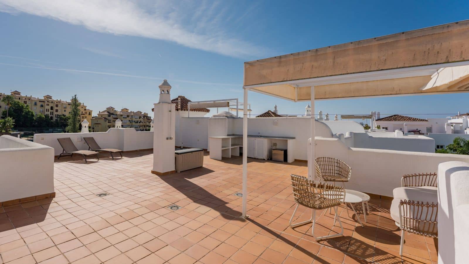 2 quarto Penthouse para venda em Estepona com piscina garagem - 435 000 € (Ref: 10154044)