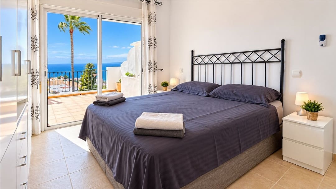 2 chambre Appartement à vendre à La Duquesa / Puerto de la Duquesa avec piscine - 320 000 € (Ref: 10156754)
