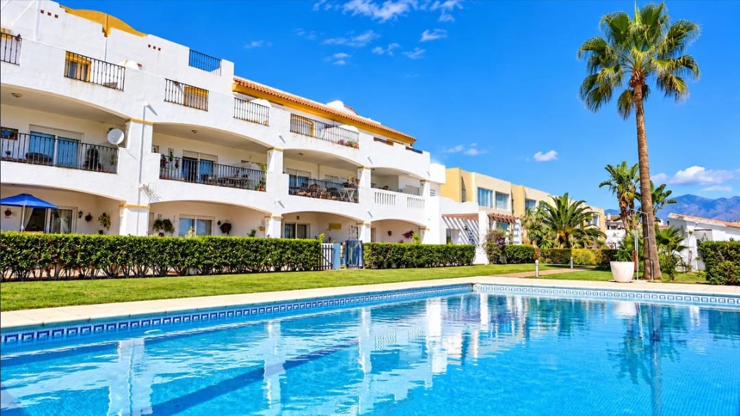 2 chambre Appartement à vendre à La Duquesa / Puerto de la Duquesa avec piscine - 320 000 € (Ref: 10156754)