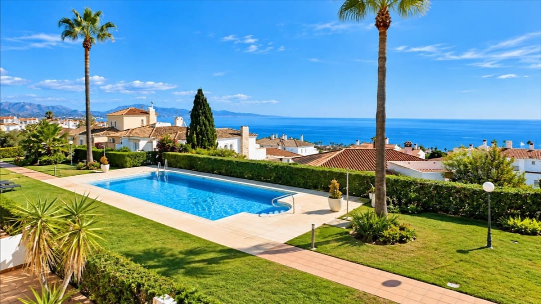 2 chambre Appartement à vendre à La Duquesa / Puerto de la Duquesa avec piscine - 320 000 € (Ref: 10156754)