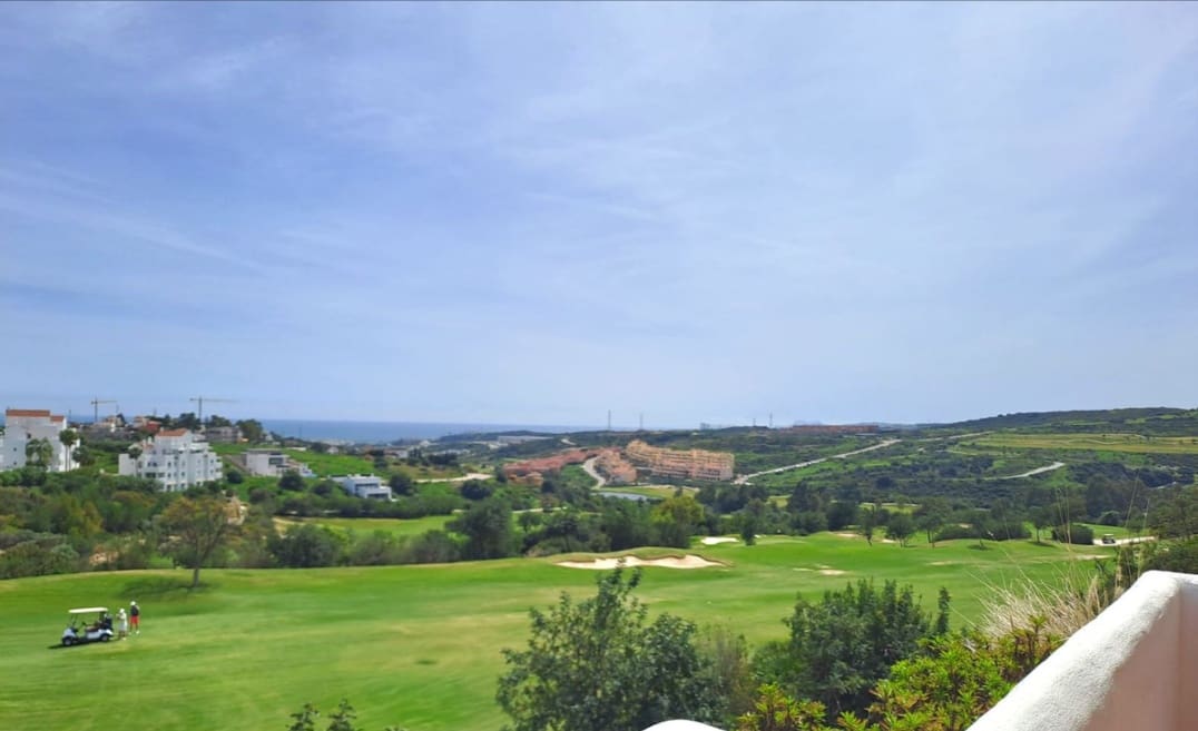 Apartamento de 2 habitaciones en Estepona en venta con piscina garaje - 319.500 € (Ref: 10156764)