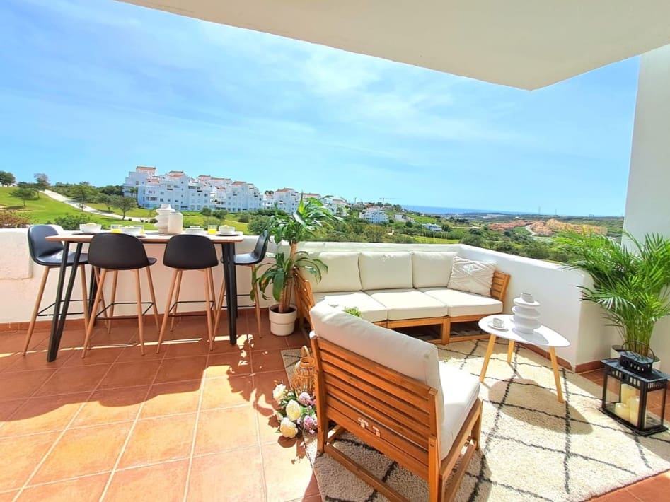 Apartamento de 2 habitaciones en Estepona en venta con piscina garaje - 319.500 € (Ref: 10156764)