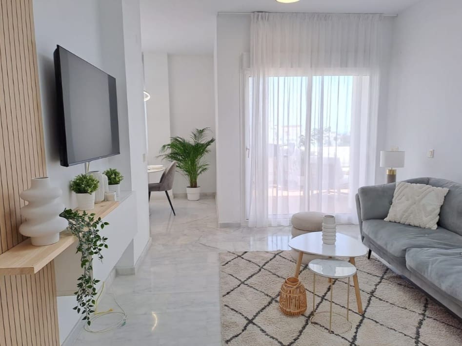 Apartamento de 2 habitaciones en Estepona en venta con piscina garaje - 319.500 € (Ref: 10156764)