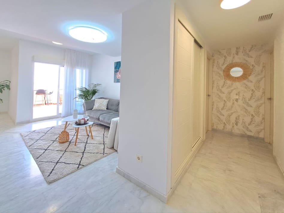 Apartamento de 2 habitaciones en Estepona en venta con piscina garaje - 319.500 € (Ref: 10156764)
