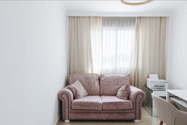 4 sypialnia Penthouse na sprzedaż w Manilva z basenem garażem - 450 000 € (Ref: 10158517)