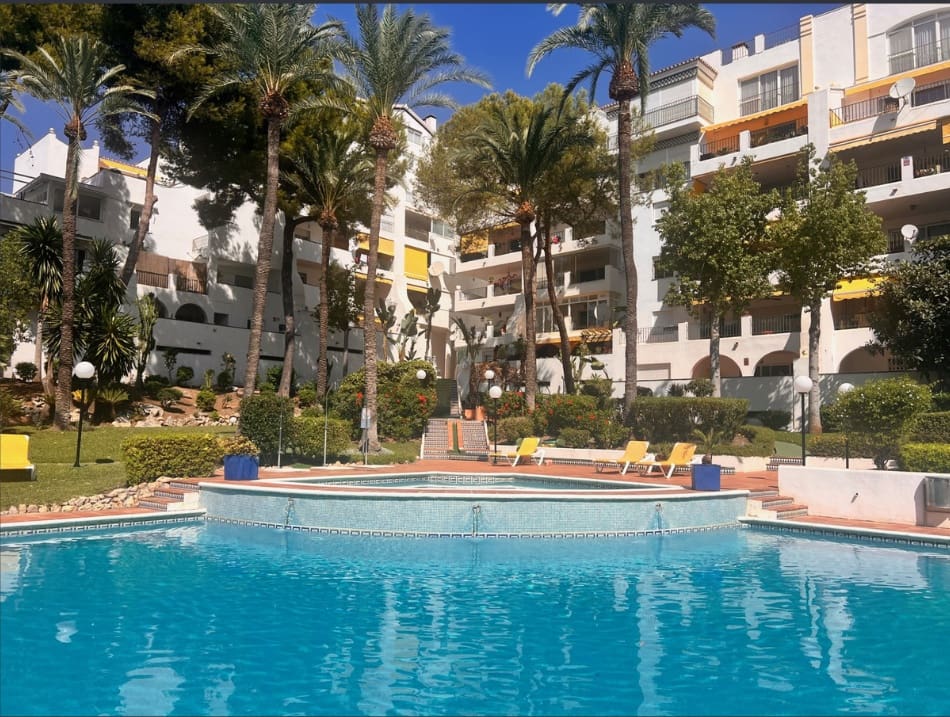 2 soveværelse Lejlighed til leje i Estepona med swimmingpool garage - € 2.000 (Ref: 10158520)