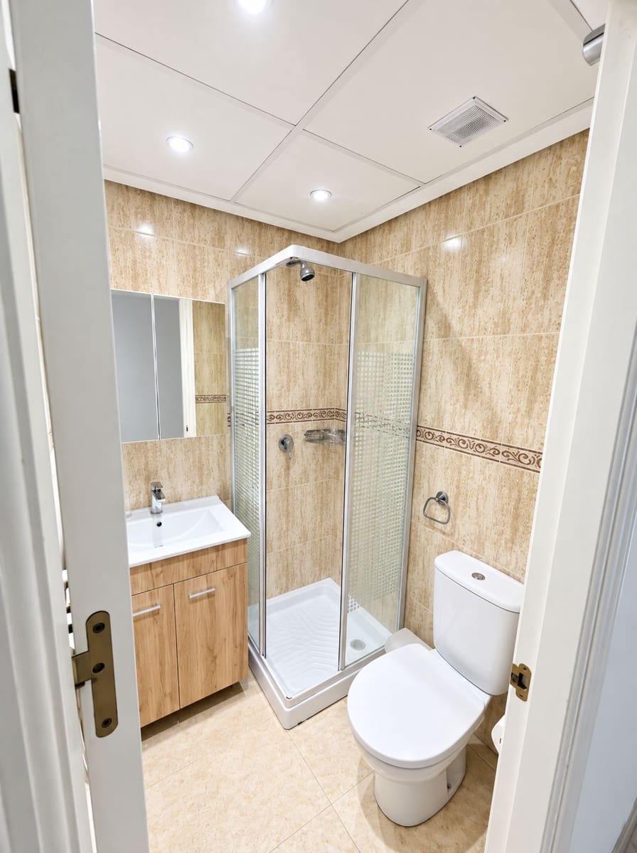 2 bedroom Apartment for sale in La Duquesa / Puerto de la Duquesa with pool garage - € 295,000 (Ref: 10163485)