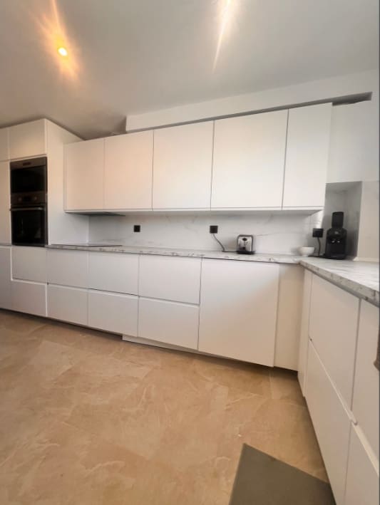 2 sypialnia Apartament do wynajęcia w Estepona z basenem garażem - 2 000 € (Ref: 10164925)
