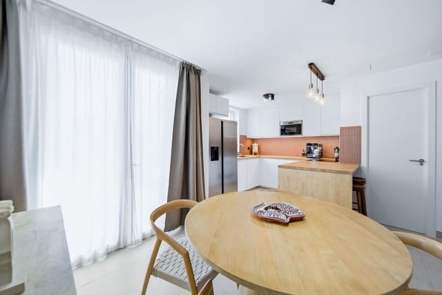 2 soveværelse Byhus til salg i El Chaparral, Málaga by med swimmingpool garage - € 367.000 (Ref: 10166642)