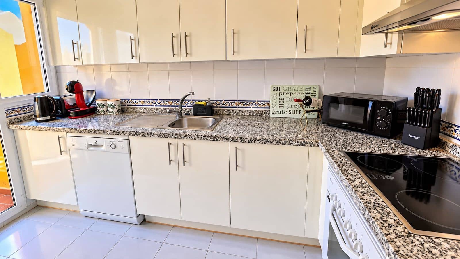 2 makuuhuone Kattohuoneisto myytävänä paikassa La Duquesa / Puerto de la Duquesa mukana uima-altaan 
autotalli - 320 000 € (Ref: 10166710)