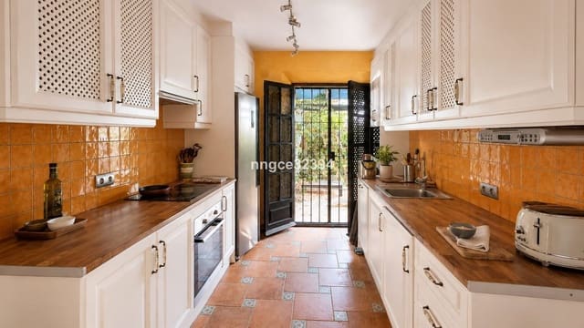 2 Zimmer Doppelhaus zu verkaufen in Nueva Andalucía Centro, Marbella mit Pool - 499.000 € (Ref: 10167144)