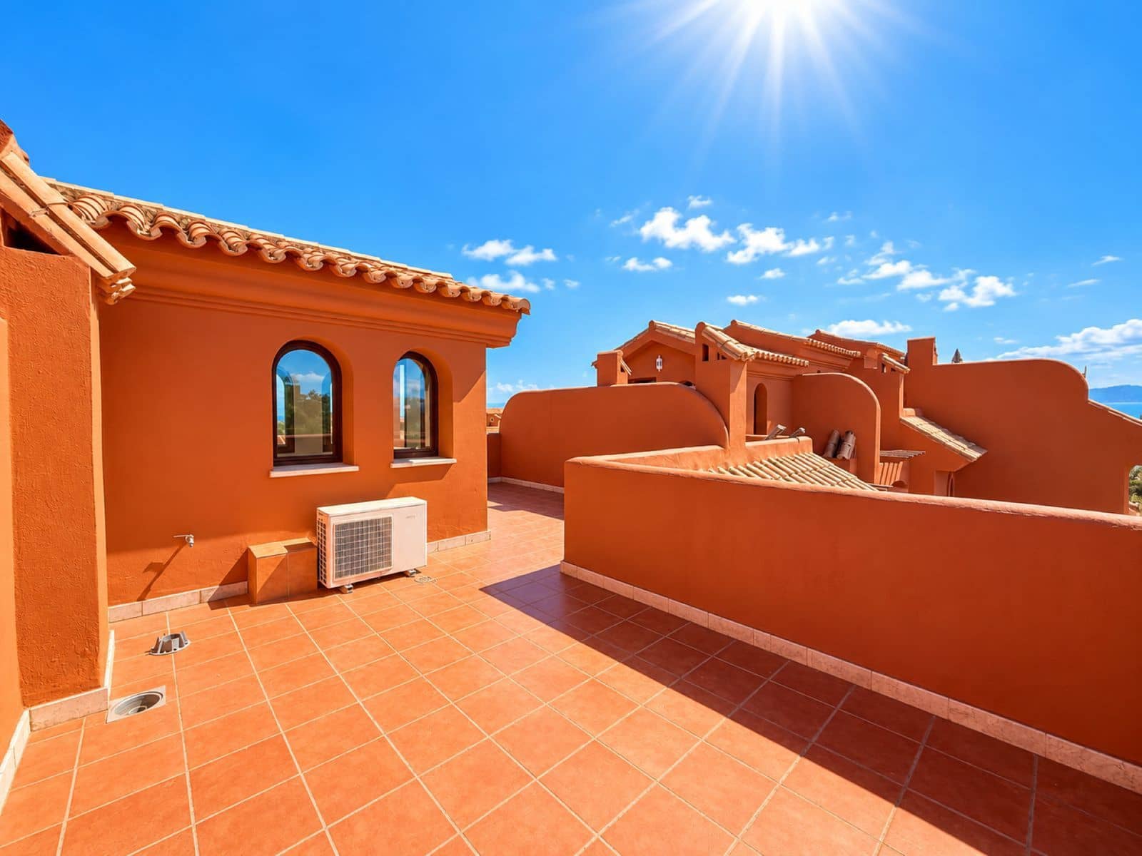 3 sypialnia Penthouse na sprzedaż w Estepona z basenem garażem - 420 000 € (Ref: 10167337)