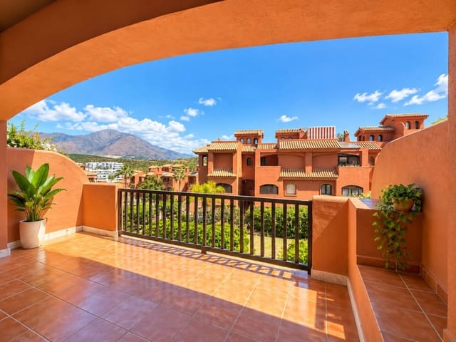 3 sypialnia Penthouse na sprzedaż w Estepona z basenem garażem - 420 000 € (Ref: 10167337)