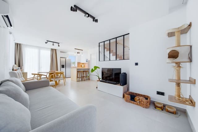 2 sypialnia Dom na sprzedaż w El Chaparral, Miasto Málaga z basenem garażem - 367 000 € (Ref: 10172204)
