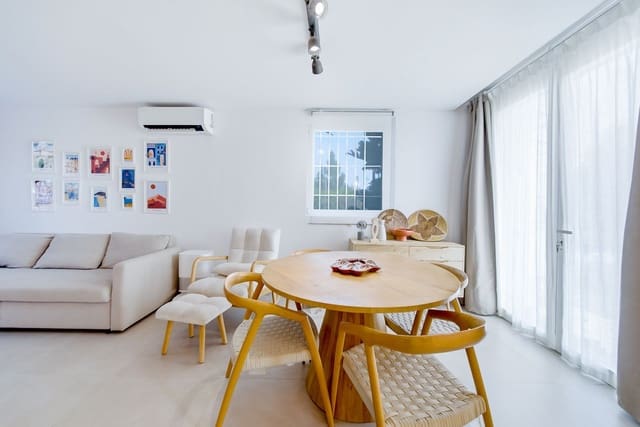 2 sypialnia Dom na sprzedaż w El Chaparral, Miasto Málaga z basenem garażem - 367 000 € (Ref: 10172204)
