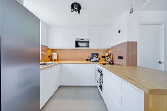 2 sypialnia Dom na sprzedaż w El Chaparral, Miasto Málaga z basenem garażem - 367 000 € (Ref: 10172204)