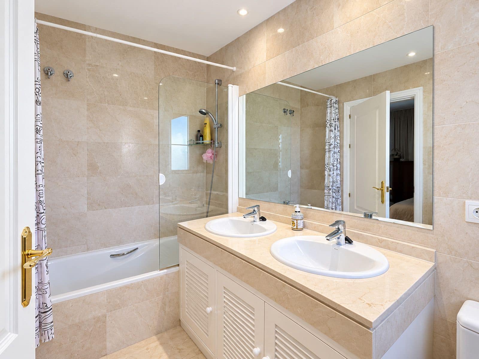 3 bedroom Apartment for sale in Benahavis with pool garage - € 465,000 (Ref: 10172210)