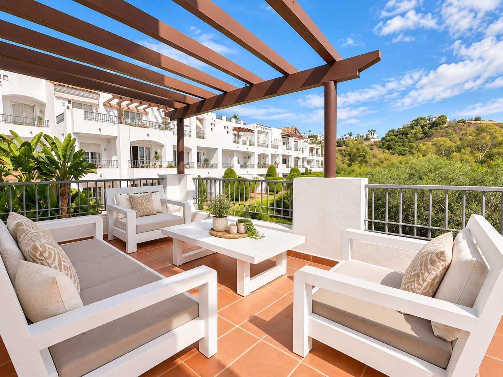 3 bedroom Apartment for sale in Benahavis with pool garage - € 465,000 (Ref: 10172210)