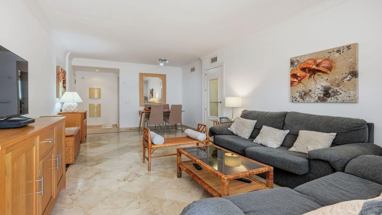 2 makuuhuone Huoneisto myytävänä paikassa La Duquesa / Puerto de la Duquesa mukana uima-altaan 
autotalli - 315 000 € (Ref: 10172211)