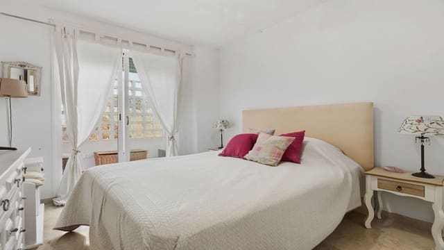 2 makuuhuone Huoneisto myytävänä paikassa La Duquesa / Puerto de la Duquesa, Manilva mukana uima-altaan 
autotalli - 315 000 € (Ref: 10172211)