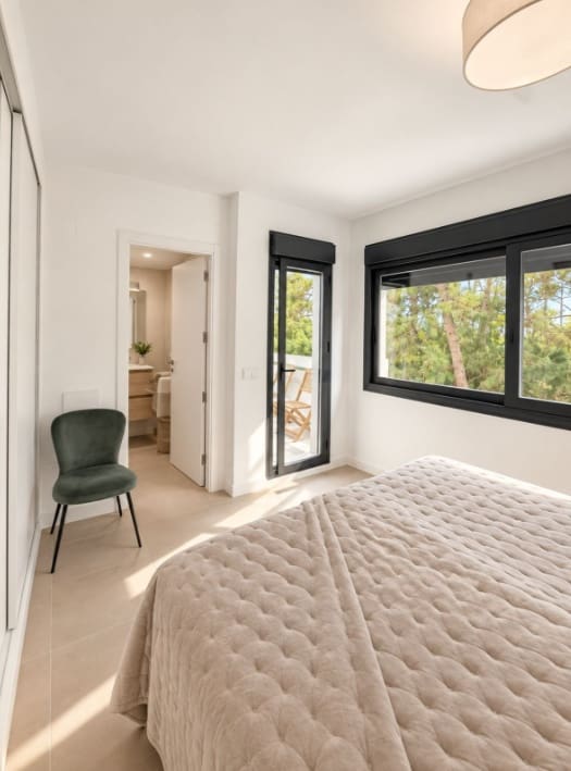 3 slaapkamer Huis voor vakantieverhuur in El Paraiso met zwembad garage - € 3.000 (Ref: 10173772)