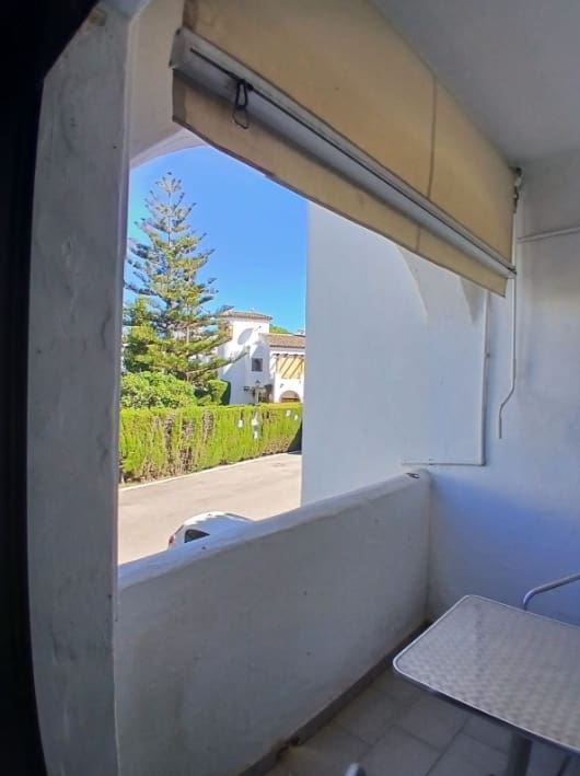 3 slaapkamer Huis voor vakantieverhuur in Estepona met zwembad - € 2.500 (Ref: 10173808)