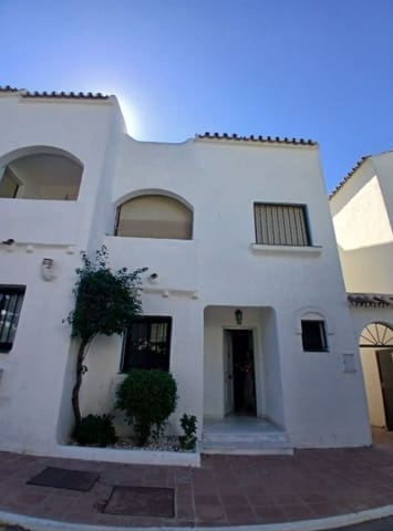 3 slaapkamer Huis voor vakantieverhuur in Estepona met zwembad - € 2.500 (Ref: 10173808)