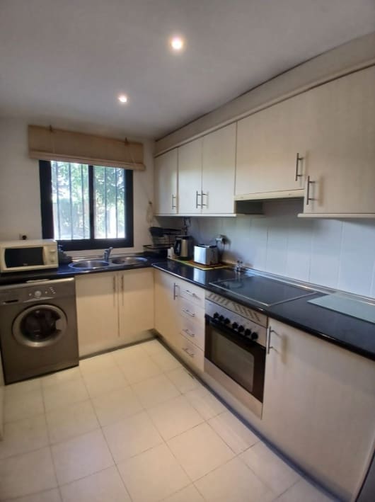 3 slaapkamer Huis voor vakantieverhuur in Estepona met zwembad - € 2.500 (Ref: 10173808)