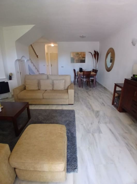 3 slaapkamer Huis voor vakantieverhuur in Estepona met zwembad - € 2.500 (Ref: 10173808)