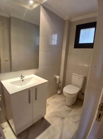 3 slaapkamer Huis voor vakantieverhuur in Estepona met zwembad - € 2.500 (Ref: 10173808)