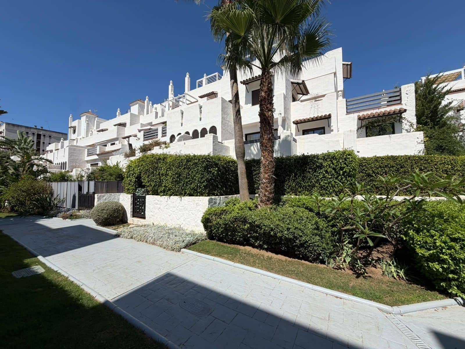 Apartamento de 2 habitaciones en New Golden Mile en venta con piscina garaje - 375.000 € (Ref: 10173870)