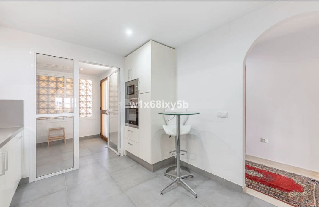 Apartamento de 2 habitaciones en Manilva en venta con piscina garaje - 399.000 € (Ref: 10173900)