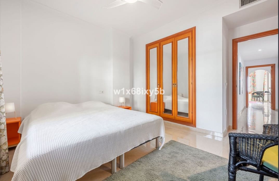 Apartamento de 2 habitaciones en Manilva en venta con piscina garaje - 399.000 € (Ref: 10173900)